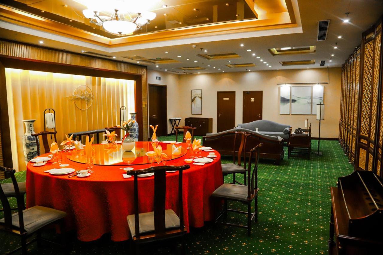 فندق فندق بكين بلاس سولوكسي أستانا المظهر الخارجي الصورة