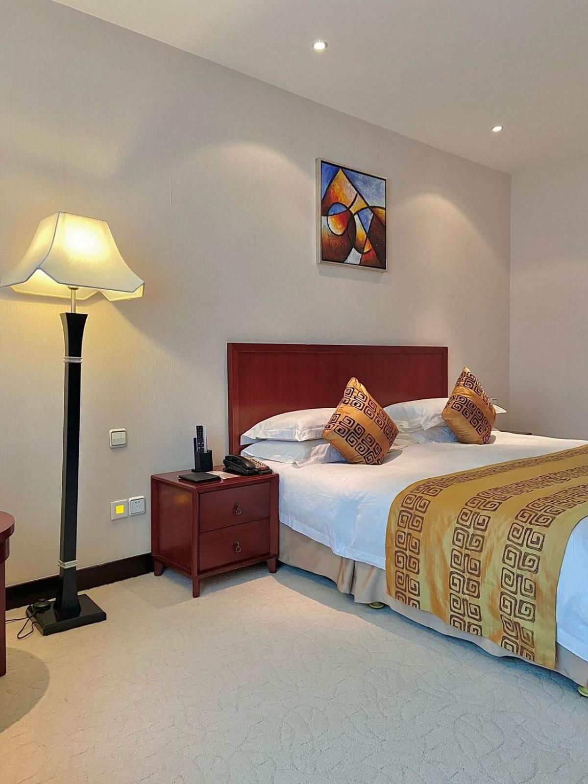 فندق بكين بلاس سولوكسي أستانا المظهر الخارجي الصورة A bedroom at the hotel