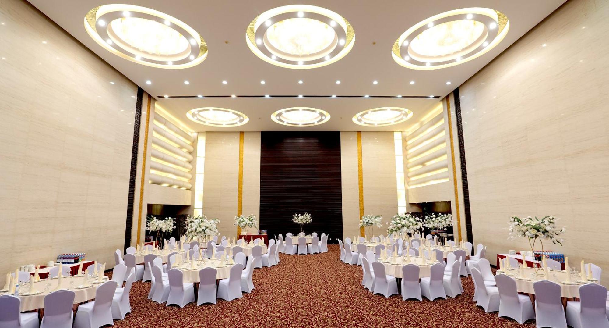 فندق بكين بلاس سولوكسي أستانا المظهر الخارجي الصورة The ballroom