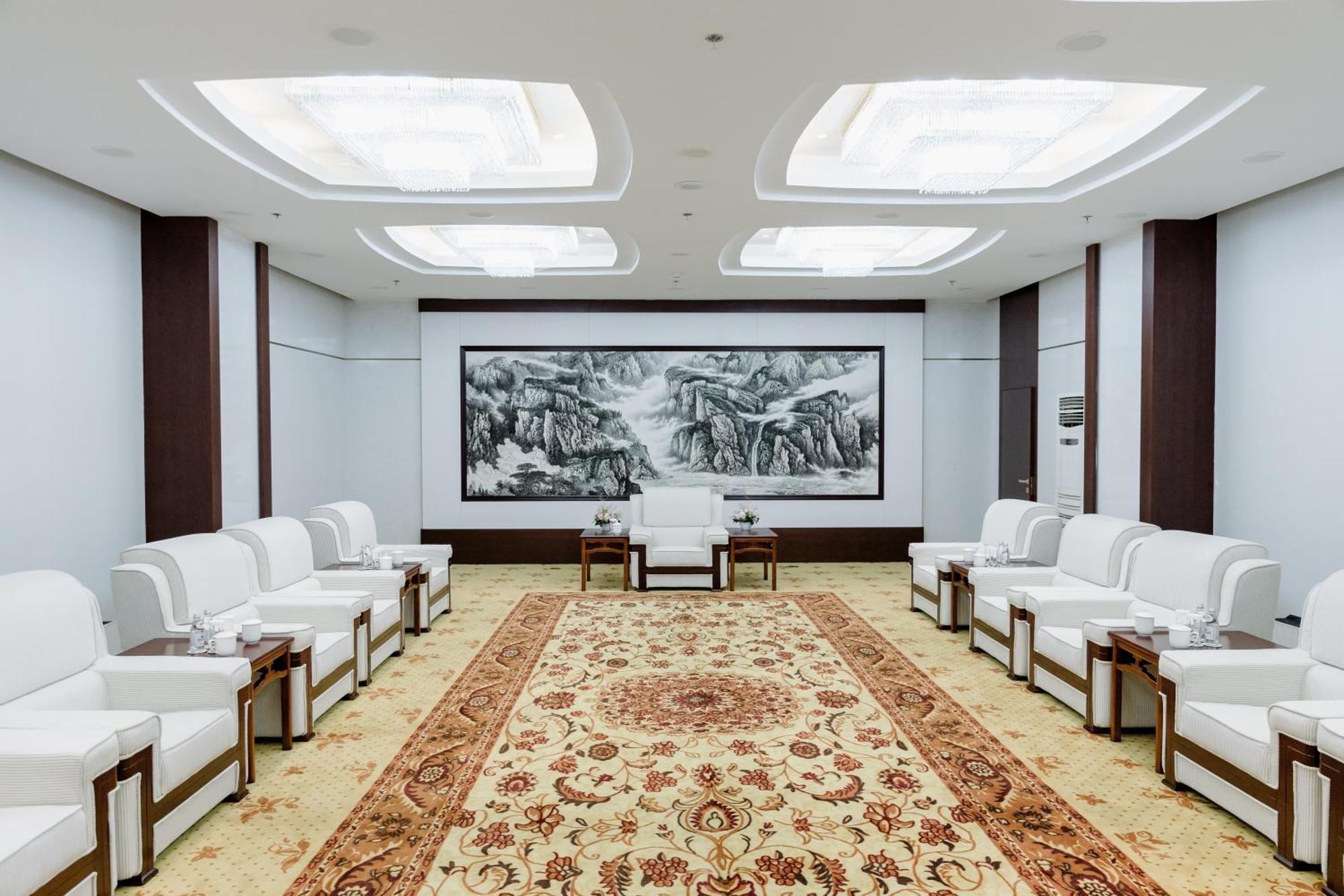 فندق بكين بلاس سولوكسي أستانا المظهر الخارجي الصورة The waiting room of the airport