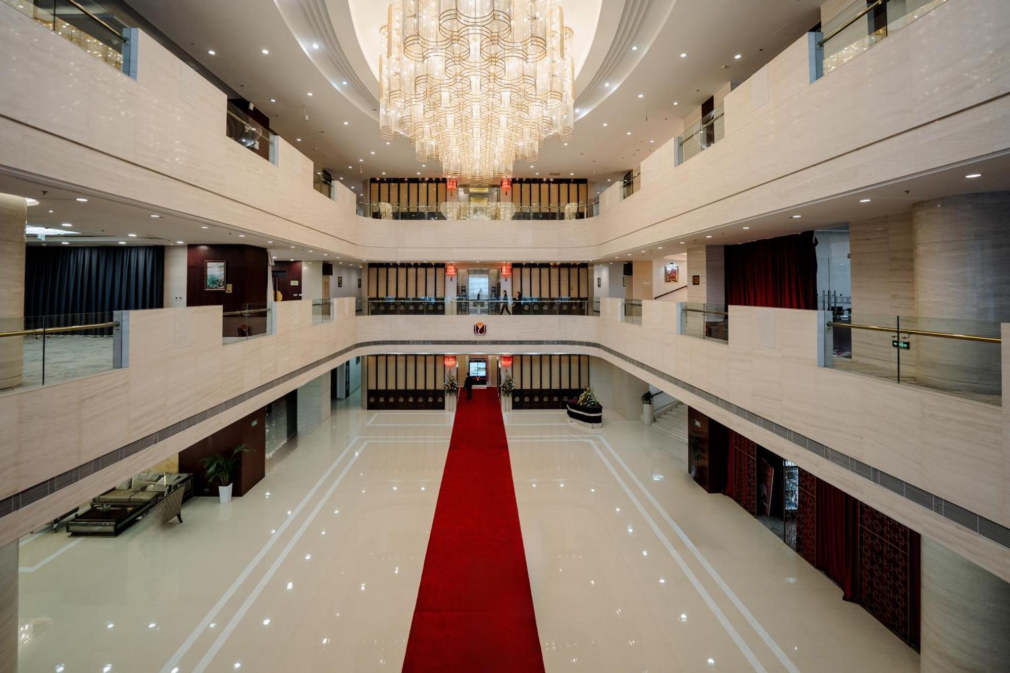 فندق بكين بلاس سولوكسي أستانا المظهر الخارجي الصورة The lobby of the hotel