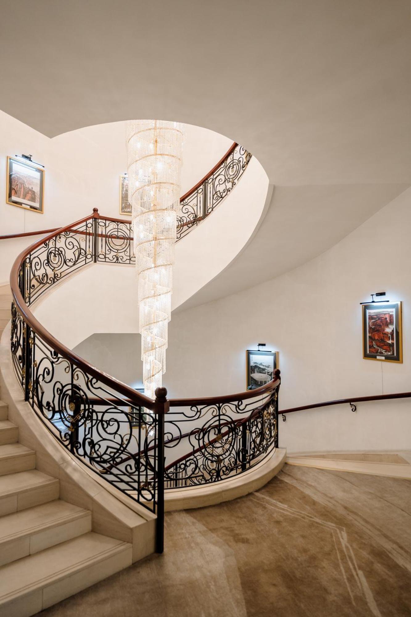 فندق بكين بلاس سولوكسي أستانا المظهر الخارجي الصورة Staircase
